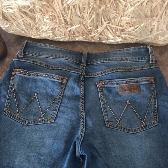 Wrangler women’s signature boot cut jeans - Picture 9 of 16